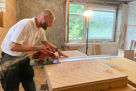 UdiIN RECO Dämmelemente werden an der Wand befestigt